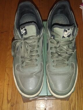 Nike Men's Olive Green Low-Top Sneakers